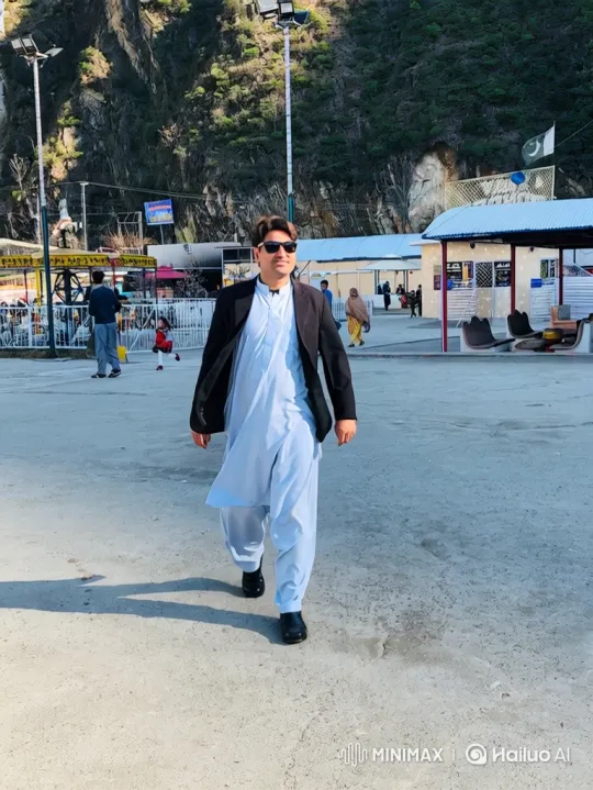 Man in Traditional Dress Walks Across Plaza in Pakistan – AI Generated Video | Hailuo AI