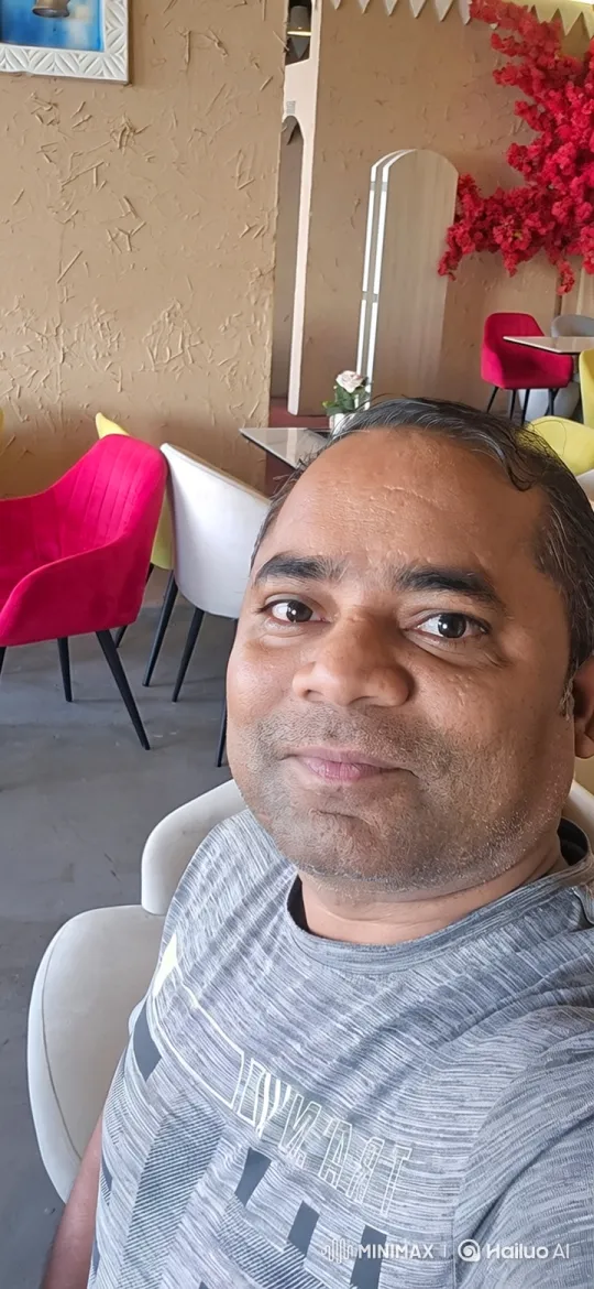 Man in Café: Expanding View with Camera Movement – AI Generated Video | Hailuo AI