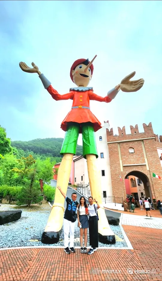Giant Wooden Puppet Plaza: Happy Dance and Play – AI Generated Video | Hailuo AI