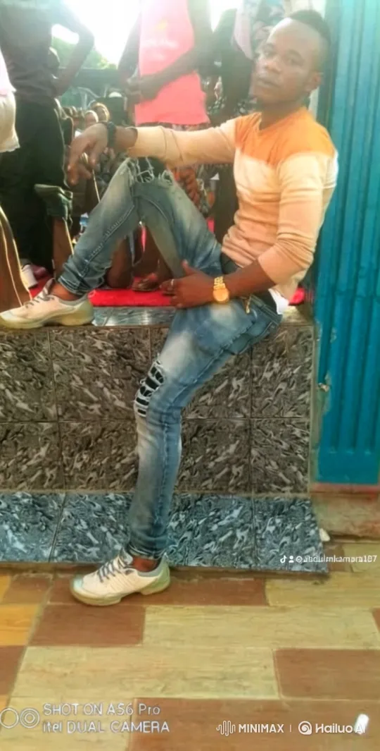 Young Man Sitting on Wall, Camera Tracking Left – AI Generated Video | Hailuo AI