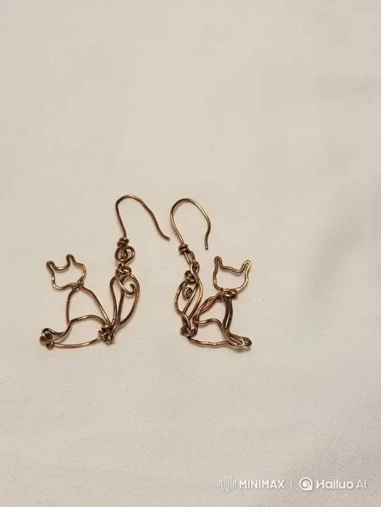 Artisan Cat-Shaped Earrings: A Gentle Adornment Process – AI Generated Video | Hailuo AI
