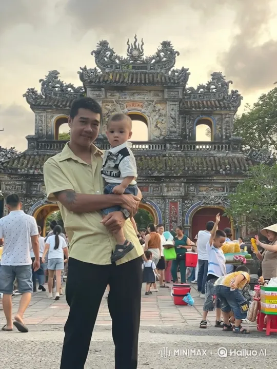 Martial Arts Master and Baby Perform Aerial Combat in Courtyard – AI Generated Video | Hailuo AI