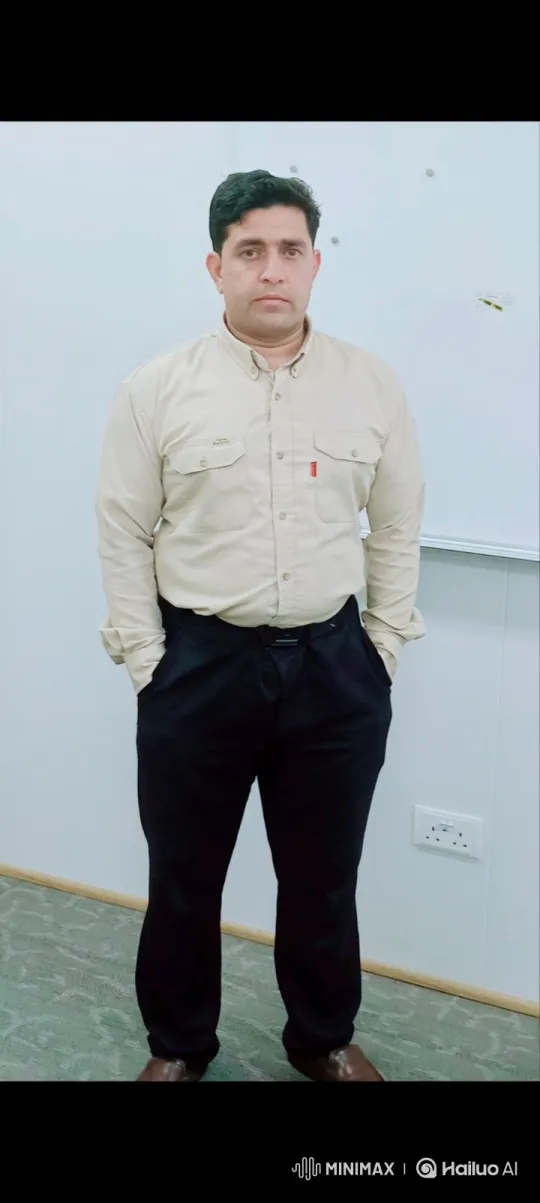 Man in Neutral Pose with Complex Camera Movement – AI Generated Video | Hailuo AI