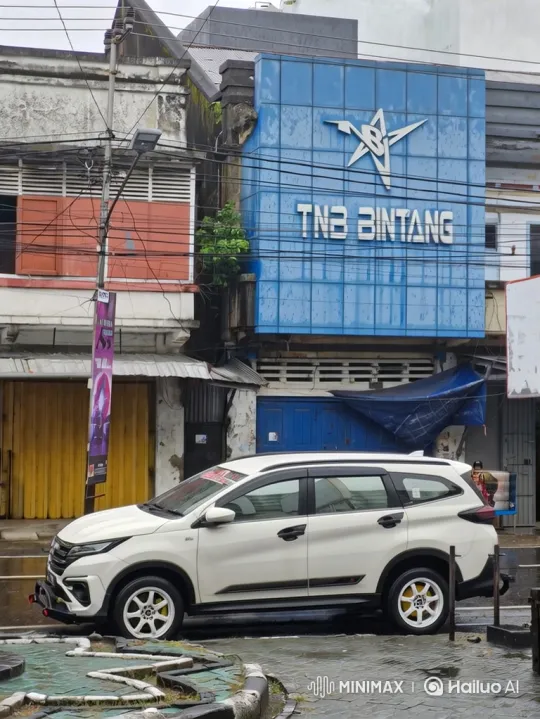 Modern SUV Lowers on Wet City Street – AI Generated Video | Hailuo AI