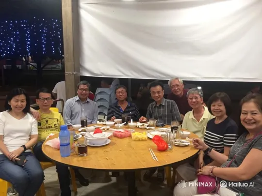 Nighttime Feast: Warm Gatherings and Gentle Camera Moves – AI Generated Video | Hailuo AI