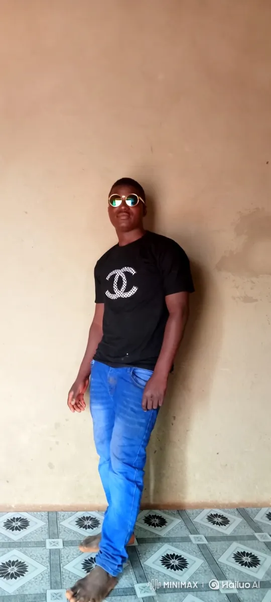 Young Man Poses with Minimal Movement in Casual Attire – AI Generated Video | Hailuo AI