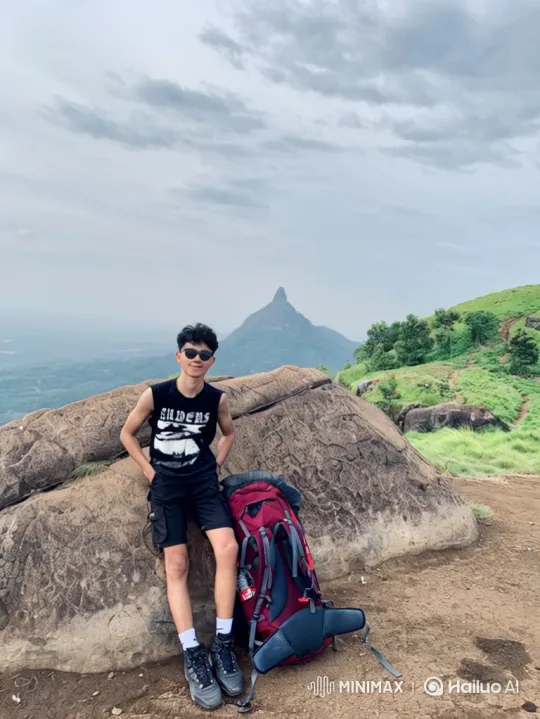 Hiker's Panoramic Journey from Mountain to Space – AI Generated Video | Hailuo AI