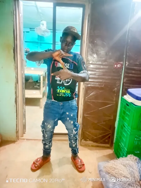 Youthful Person Frames Themselves in Doorway – AI Generated Video | Hailuo AI