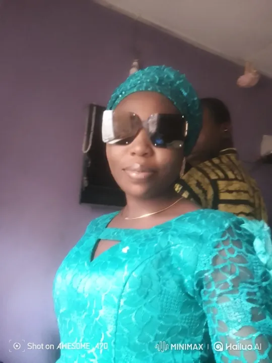 Stylish Woman Enters Black Car Gracefully – AI Generated Video | Hailuo AI