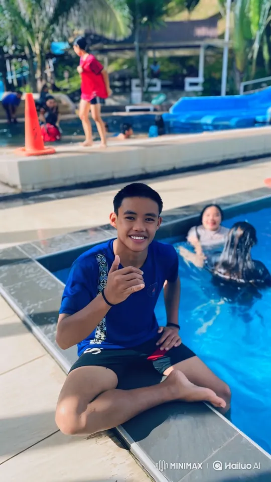 Zooming Out from a Water Park to a Global Perspective – AI Generated Video | Hailuo AI