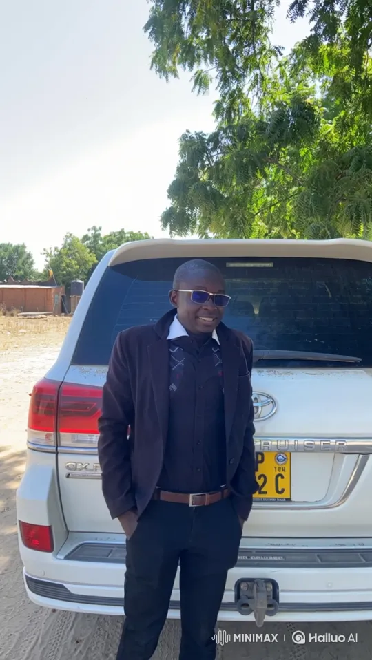Man with Glasses and SUV in Sunny Day Setting – AI Generated Video | Hailuo AI