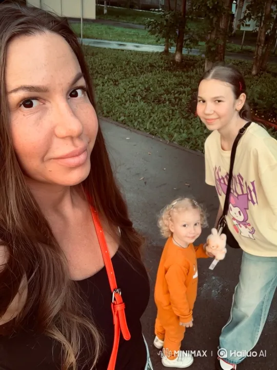 Family Portrait: Woman and Children Enjoying Outdoors – AI Generated Video | Hailuo AI