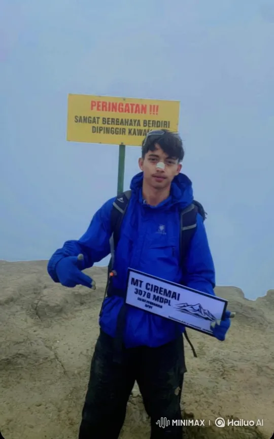 Hiker on Mount Ciremai Amidst Fog, Earth View from Space – AI Generated Video | Hailuo AI