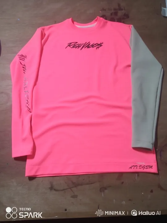 Urban Fashion Video: Neon Pink Shirt Showcase – AI Generated Video | Hailuo AI