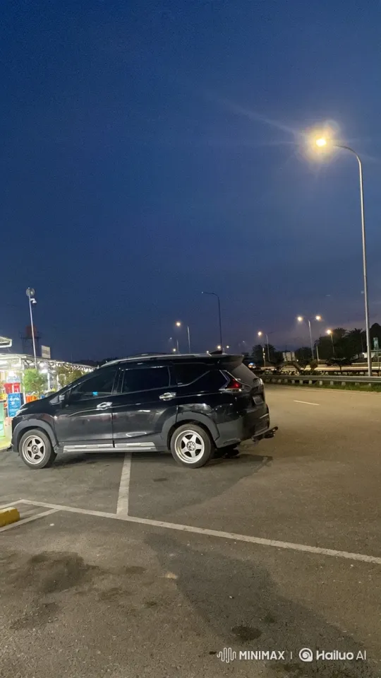 SUV Simulates Air Suspension Deflation in Dusk Scene – AI Generated Video | Hailuo AI