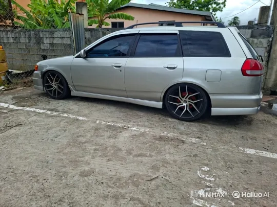 Station Wagon's Hydraulic Lift and Lowering Display – AI Generated Video | Hailuo AI