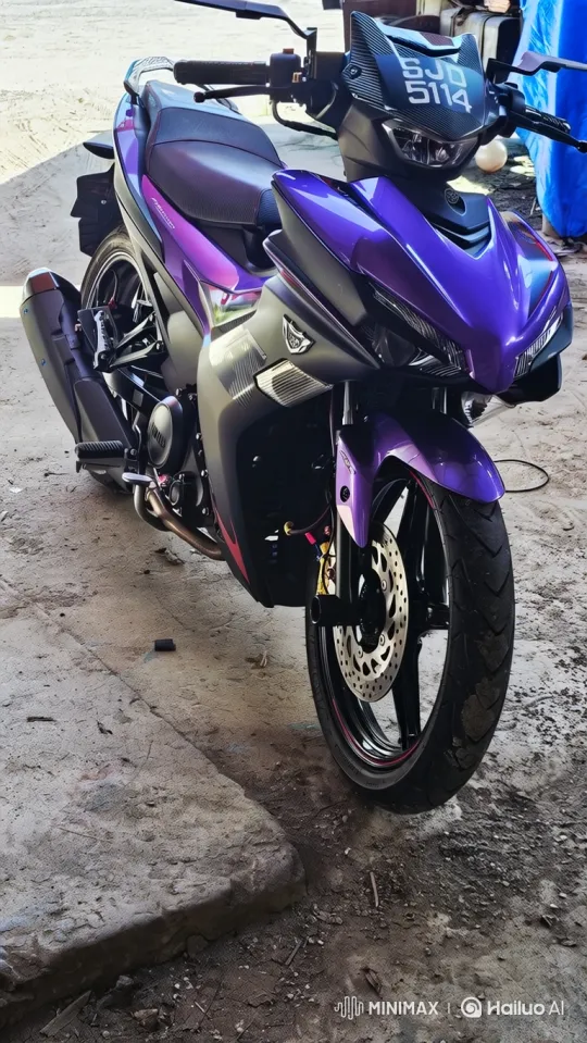 Custom Motorcycle Air Suspension Lowering Display – AI Generated Video | Hailuo AI