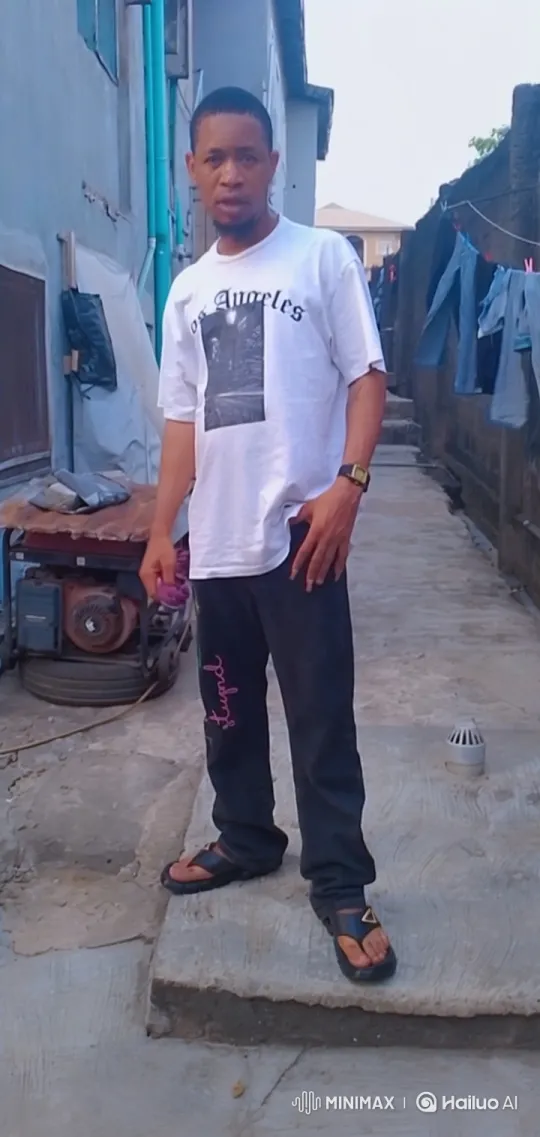 Man in Alleyway Observed by Tracking Camera – AI Generated Video | Hailuo AI