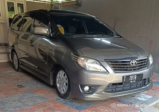 Sleek Car Transforms with Smooth Air Suspension Lowering – AI Generated Video | Hailuo AI