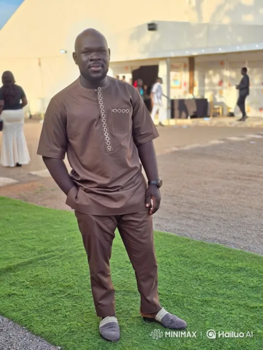 Man in Brown Suit Enters Range Rover Sport – AI Generated Video | Hailuo AI