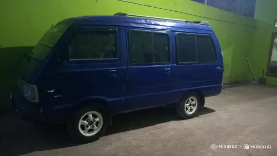 Old Blue Van Smoothly Descends in Garage – AI Generated Video | Hailuo AI