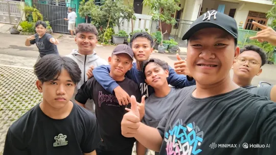 From Street Selfie to Earth from Space: A Visual Journey – AI Generated Video | Hailuo AI