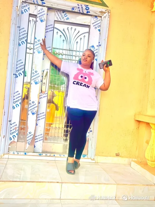 Woman in Doorway: Smooth Camera Tracking and Movement – AI Generated Video | Hailuo AI