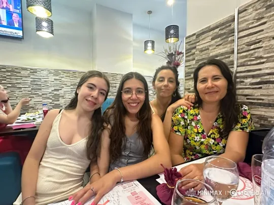 Women's Dining Experience Turns to Terror – AI Generated Video | Hailuo AI