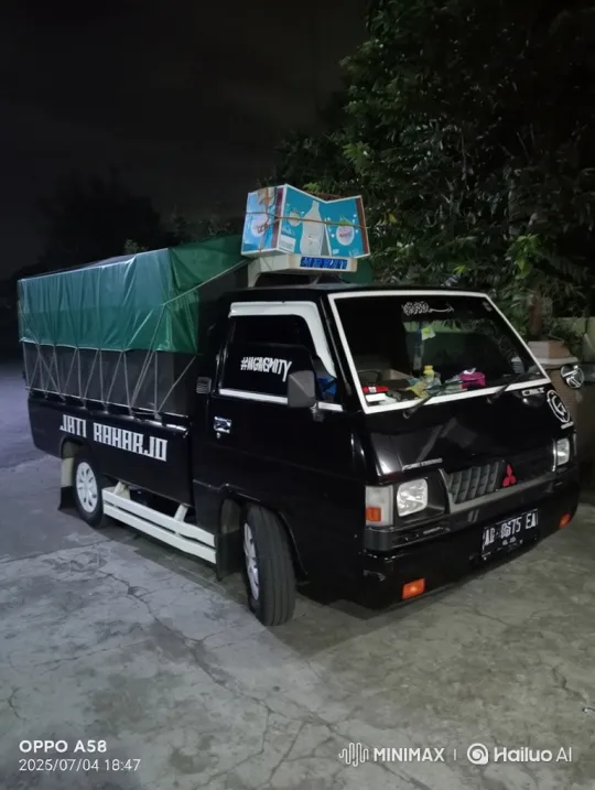 Customized Truck Lowers Its Chassis on Driveway at Night – AI Generated Video | Hailuo AI