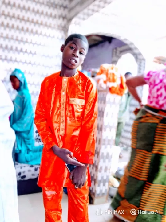 Fashion Video: Young Man in Orange Outfit with Dynamic Camera Work – AI Generated Video | Hailuo AI