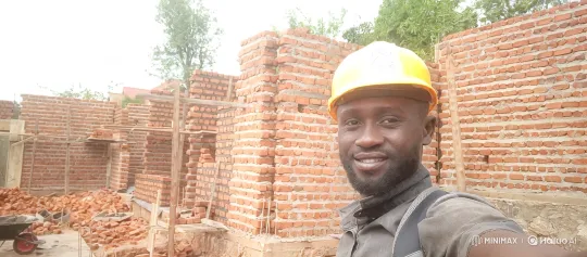 Construction Worker Advances with Determination – AI Generated Video | Hailuo AI
