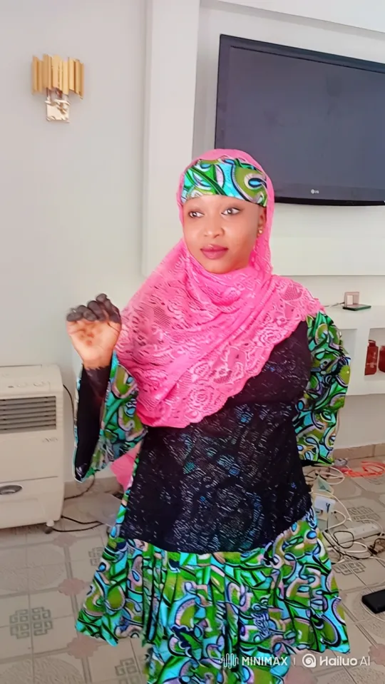 Woman in Patterned Outfit Gets into Mercedes-Benz – AI Generated Video | Hailuo AI