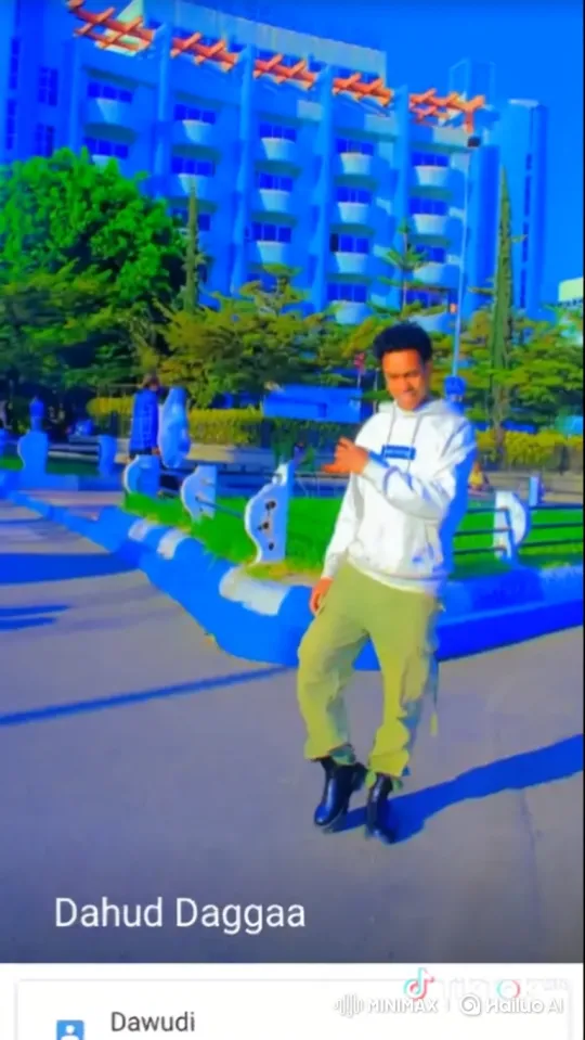 Young Man Poses in Plaza with Dynamic Camera Moves – AI Generated Video | Hailuo AI