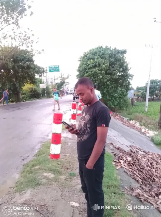 Man on Road Absorbed in Smartphone – AI Generated Video | Hailuo AI