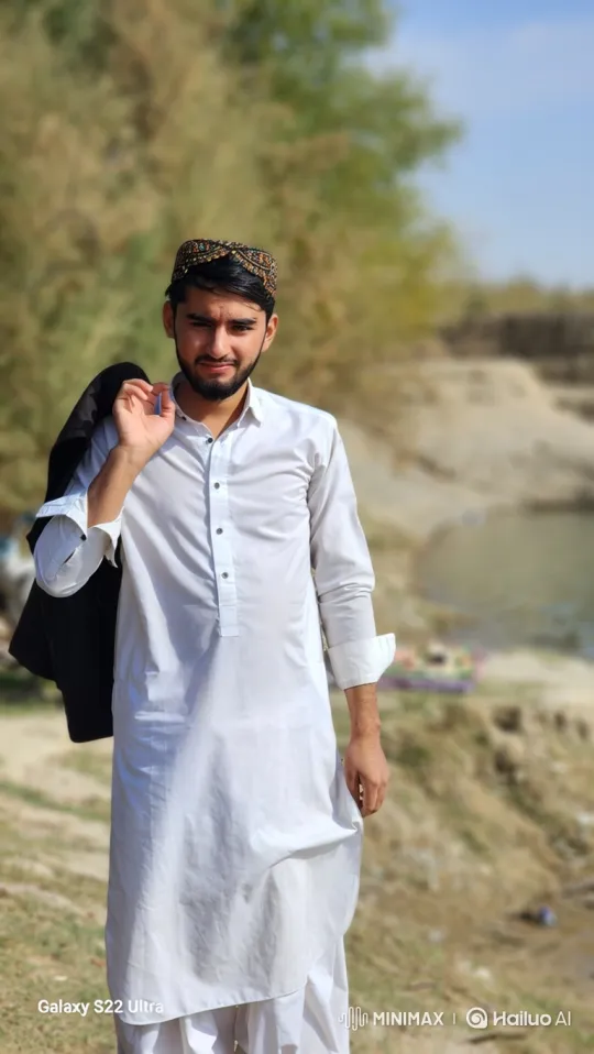 Peaceful Gentleman in Nature with Subtle Movements – AI Generated Video | Hailuo AI