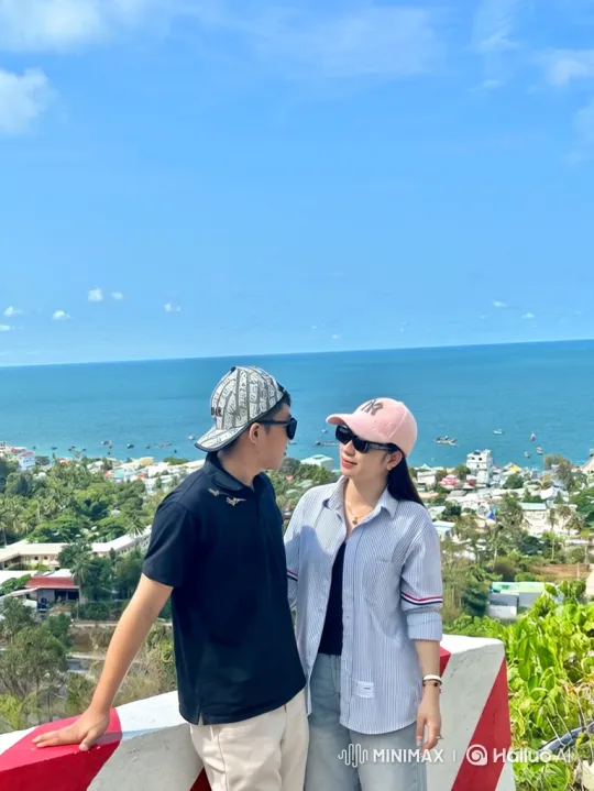 Couple Enjoying Scenic Overlook with Expansive View – AI Generated Video | Hailuo AI