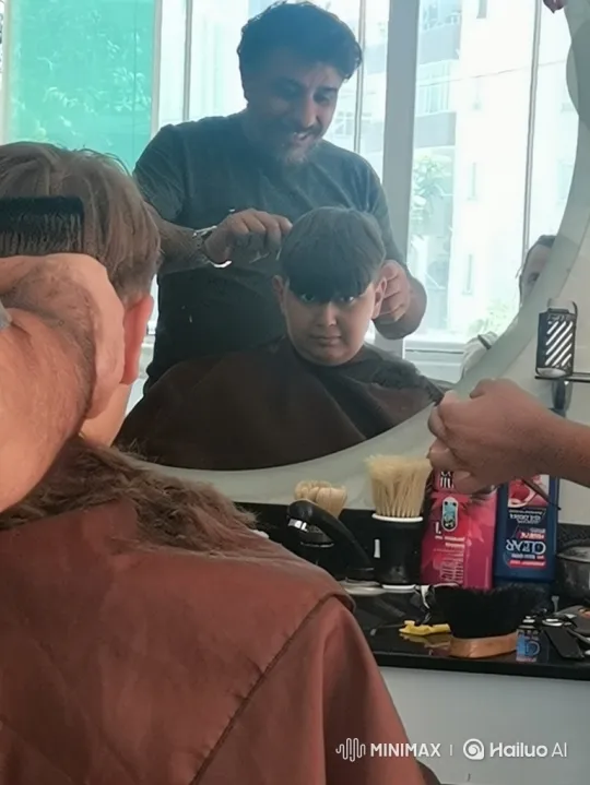 Boy Has Tantrum, Assaults Barber in Mirror Reflection – AI Generated Video | Hailuo AI