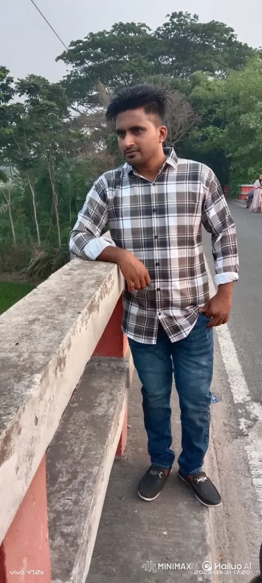 Young Man Transforms from Casual to Confident, Drives Away in Rolls-Royce – AI Generated Video | Hailuo AI