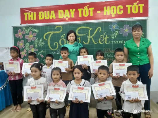 Elementary School Children Receiving Achievement Certificates – AI Generated Video | Hailuo AI
