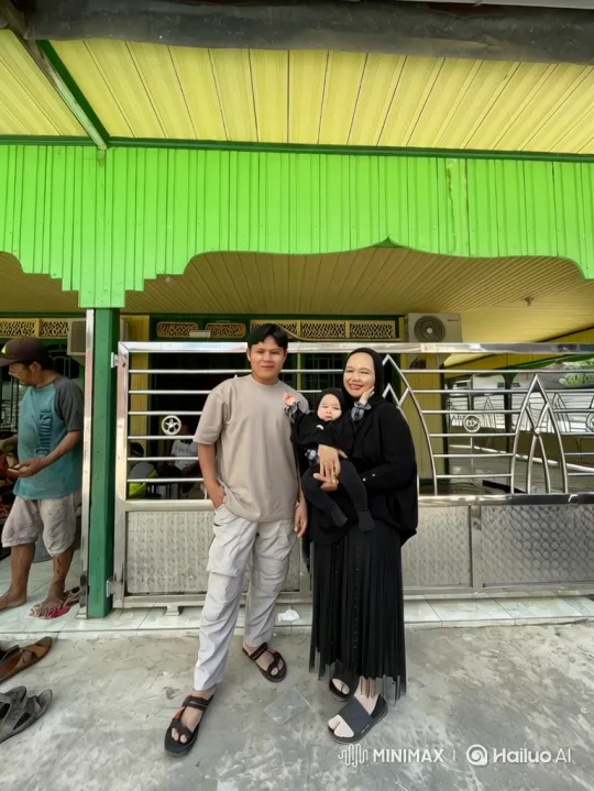 Family Portrait Transforms into a Panoramic Earth View – AI Generated Video | Hailuo AI