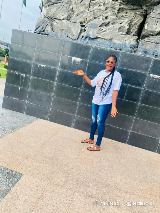 Woman Surprised and Enters Luxury Sedan on Sunlit Plaza – AI Generated Video | Hailuo AI