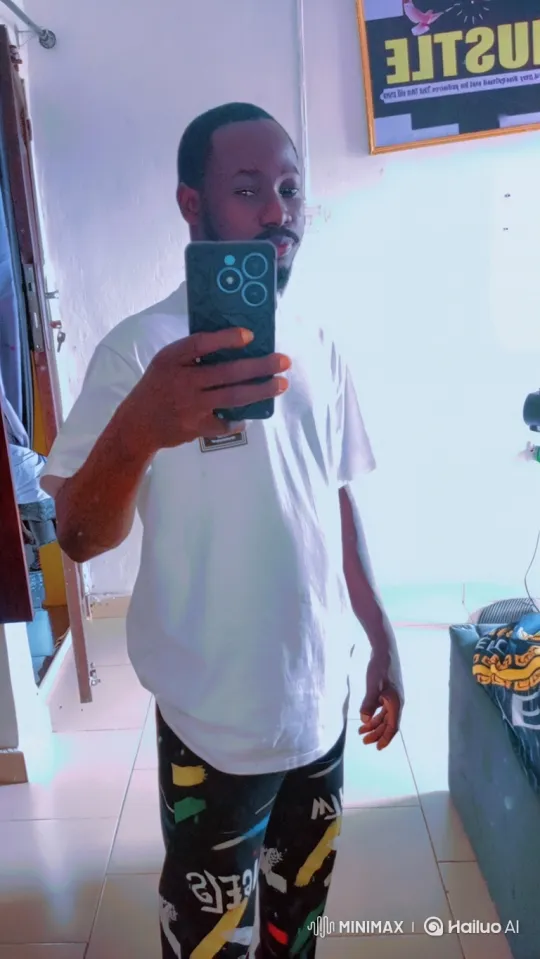 Man Takes Selfie in Mirror with Tracking Camera Move – AI Generated Video | Hailuo AI