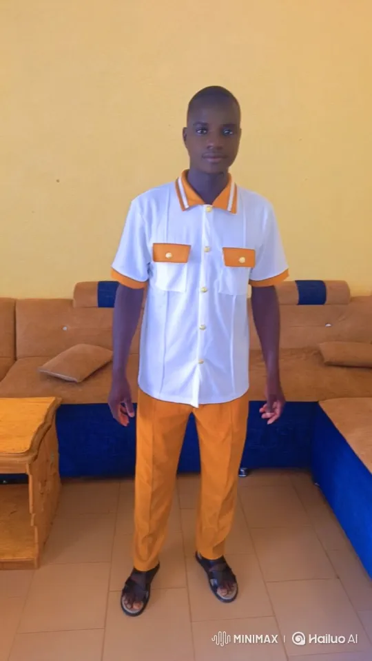 Young Man Awaits Arrival in Coordinated Outfit – AI Generated Video | Hailuo AI