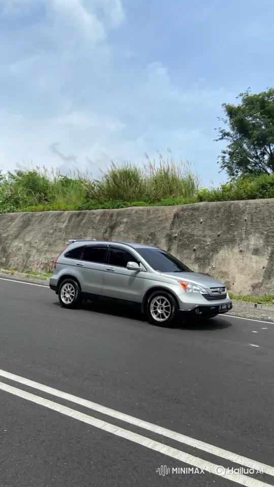 Silver SUV Simulates Air Suspension Lowering – AI Generated Video | Hailuo AI