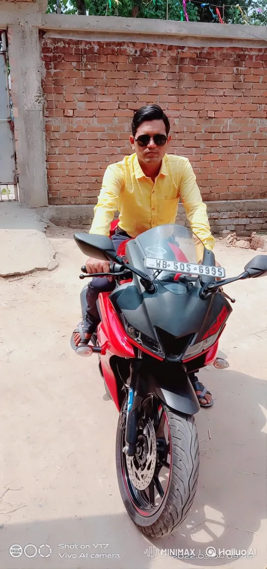 Man on Motorcycle: Close-up and Zoom-in Video – AI Generated Video | Hailuo AI