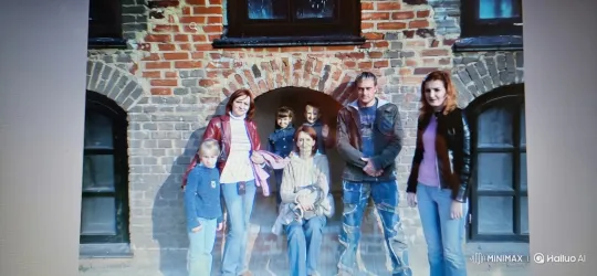 Family Portrait in Front of Rustic Building – AI Generated Video | Hailuo AI
