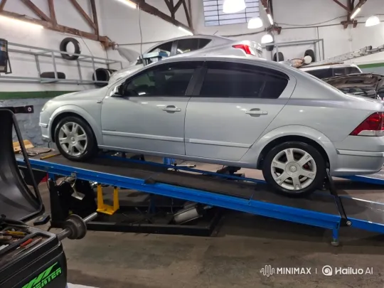 Silver Sedan's Air Suspension Adjustment Demonstration – AI Generated Video | Hailuo AI