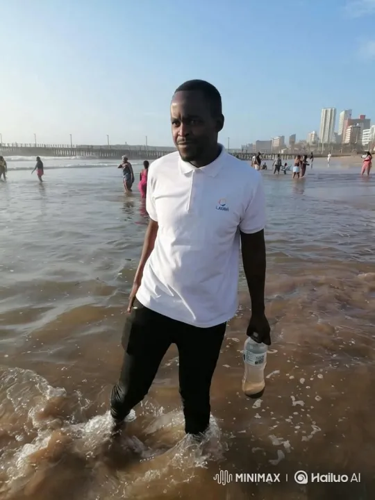 Man Exits Ocean, Enters High-Tech Jeep and Drives Away – AI Generated Video | Hailuo AI