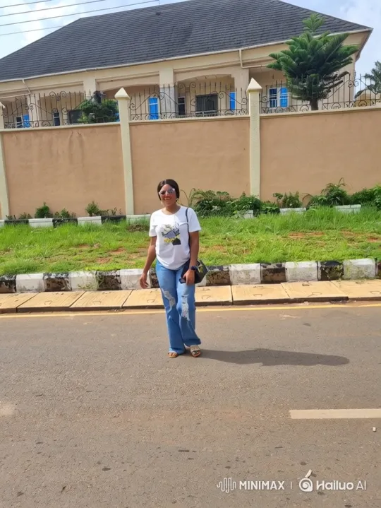 Woman in White T-Shirt and Jeans, Car Tracking Shot – AI Generated Video | Hailuo AI