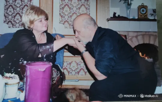 A Cozy Indoor Scene with a Couple and Their Dogs – AI Generated Video | Hailuo AI